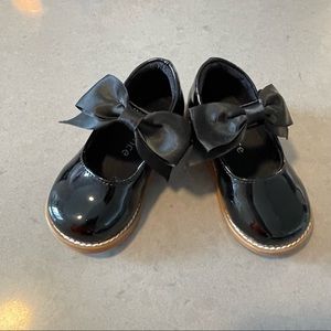 Black patent baby dress shoes, 5T